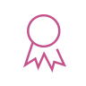 Ein rundes, pinkfarbenes Icon einer Auszeichnung auf weißem Hintergrund.